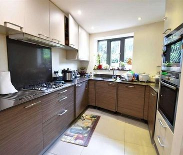 Hitcham Court, Station Approach, Woodside, N12 - Photo 5