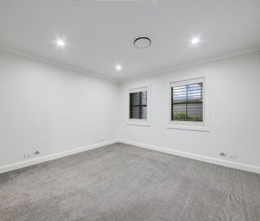 Executive 3 Bedroom Home - Moments From Camden! - Photo 4