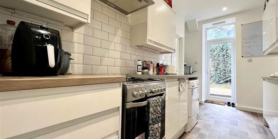 6 bedroom terraced house to rent - Photo 3