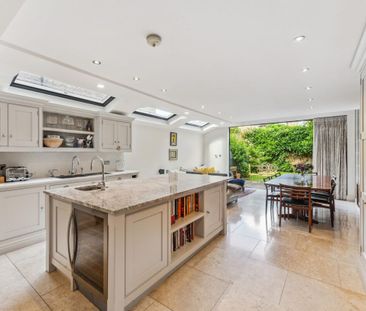 A fabulous four bedroom home with an impressive 32 ft garden. - Photo 5
