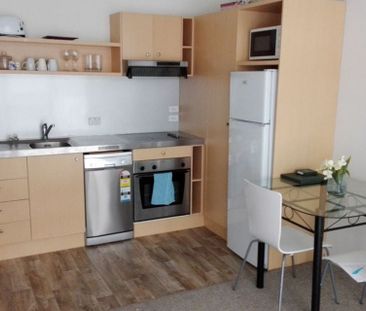 Spacious fully furnished apartment, own courtyard - Photo 5