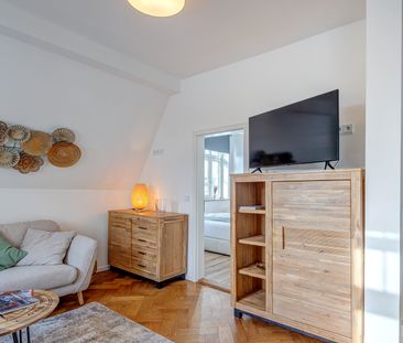 Fully furnished 2.5-room period apartment for rent - Photo 3