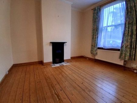 Ainsworth Street, Cambridge £1,595 pcm ⓘ The monthly or weekly payment required by the landlord. Read our glossary page , 3 bedrooms, mid terrace house, to let * Tenant info - Photo 2