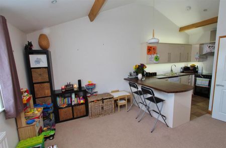 2 bedroom semi-detached bungalow to rent - Photo 2