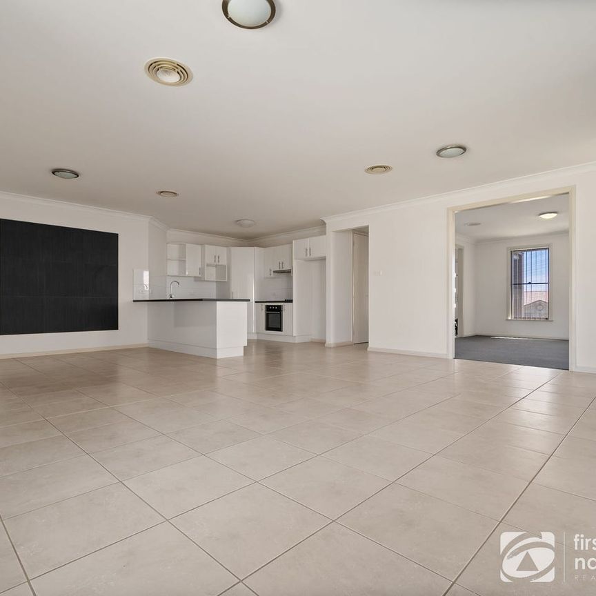 MODERN FAMILY LIVING IN A QUIET CUL-DE-SAC - Photo 1