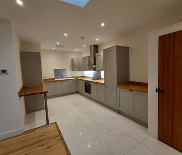 The Old Yard, Muston Manor Farm, Piddlehinton - Photo 4