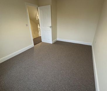 4 bedroom semi-detached house to rent - Photo 4