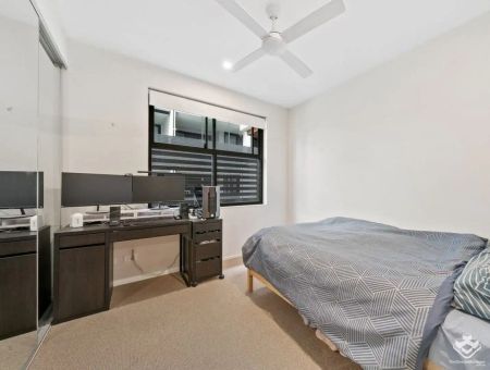 “Spacious & Modern Unit – Steps to Indooroopilly Shops, Cafés & Transport” - Photo 5