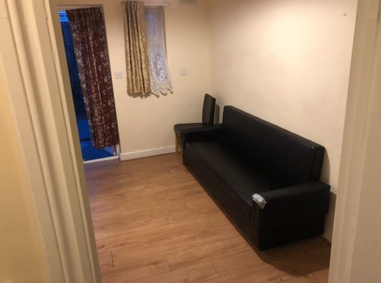 2 Bed Flat, Brook Road, IG2 - Photo 1