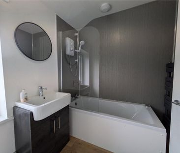 2 bedroom semi-detached house to rent - Photo 6