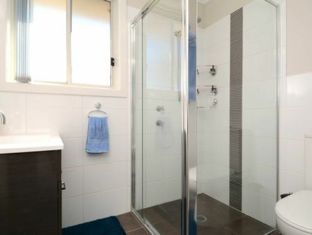 CLASSY MODERN UNIT! - Photo 4