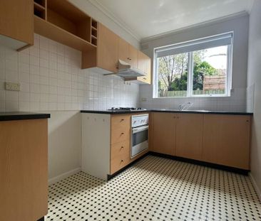 Ground floor with private courtyard - Photo 1
