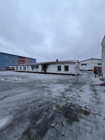 Sichtbare, große Freifläche mit angrenzendem Büro und Garage - Foto 3