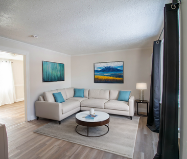 Detached 1 Bedroom Unit Steps from Sunset Beach! - Photo 3