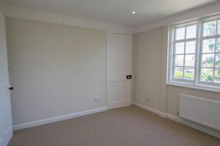 2 bedroom semi-detached house to rent - Photo 3