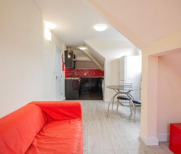 3 bedroom apartment to rent - Photo 2