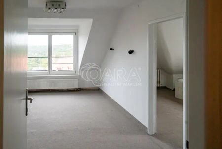 Pronájem bytu 2+kk v činžovním domě, 3.NP, zahrada, nádherný výhled na Prahu - Fotografie 4