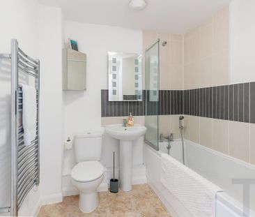3 bedroom flat to rent - Photo 6