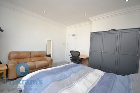 6 bed Detached House for Rent - Photo 4