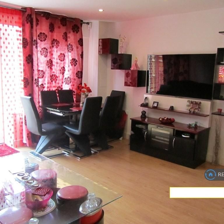 4 bedroom terraced house to rent - Photo 1
