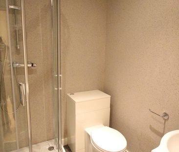 1 bedroom in a flat share to rent - Photo 5