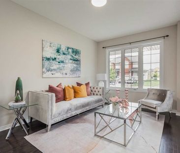 For Lease - 1 London Pride Drive, Richmond Hill, Ontario - Photo 2