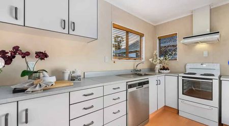 Charming 2BR Townhouse in Feilding - Photo 5