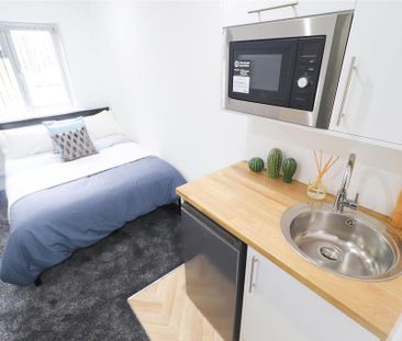 1 bedroom in a house share to rent - Photo 2