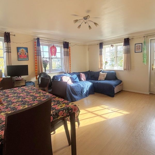 Kingsway, Woking, Surrey, GU21 - Photo 1