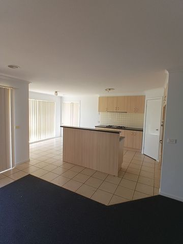 Sunshine, Space & Smiles - This One Has It All! - Photo 5