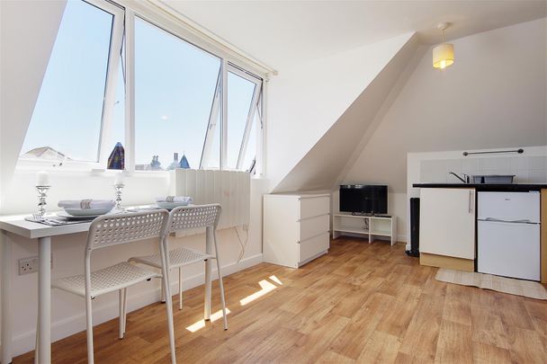 Flat 6, Primerose, Bournemouth, BH3 - Photo 1