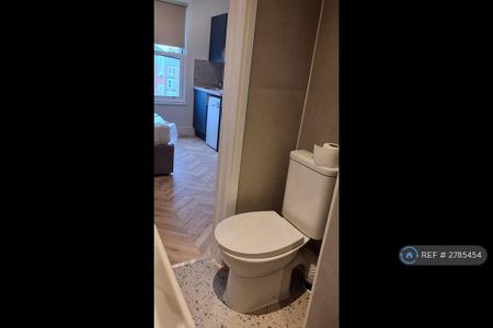 Studio to rent - Photo 5