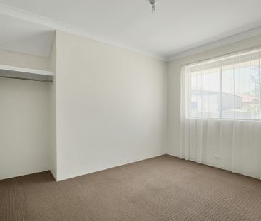 Central Mandurah Convenience – Cozy 3x1 Home Ready Now - Photo 4