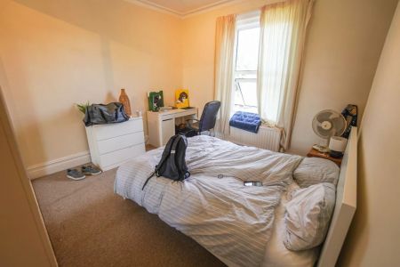 To Rent Methuen Road, Charminster, Bournemouth, BH8 £3,120 pcm Tenancy Info - Photo 4