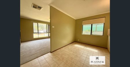 Coastal Charm – Easy-Care Living Close to the Beach - Photo 2