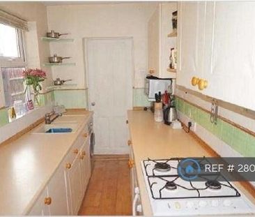 2 bedroom terraced house to rent - Photo 4