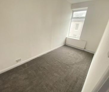 3 bedroom end of terrace house to rent - Photo 3