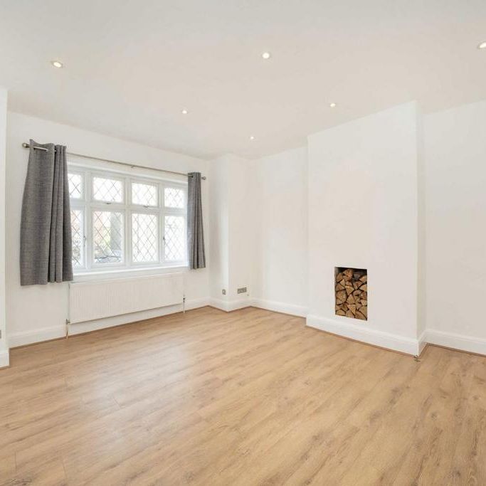 3 bedroom flat to rent - Photo 1