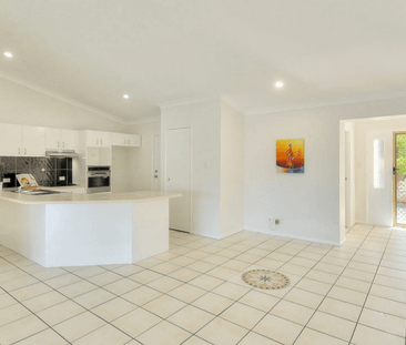 Spacious 5-Bedroom Home Near Parkland - Photo 3