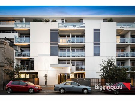 Stylish Apartment in Dynamic Location - Photo 4