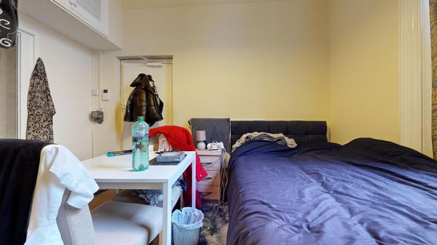 studio property to let - Photo 1
