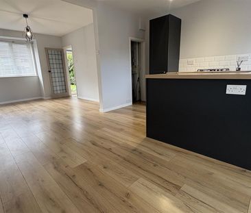 To Let - Photo 3