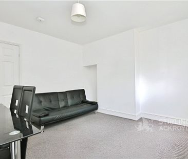 Hillcrest Road, Guildford, Surrey, GU2 8HR - Photo 2