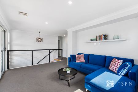 FULLY FURNISHED - AVAILABLE IN APRIL - Photo 3