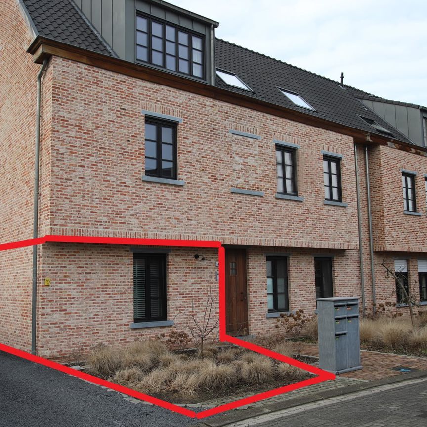 Gelijkvloers appartement met tuintje, carport en buitenberging – Zandhoven - Foto 1