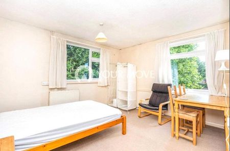 3 bedroom flat to rent - Photo 2