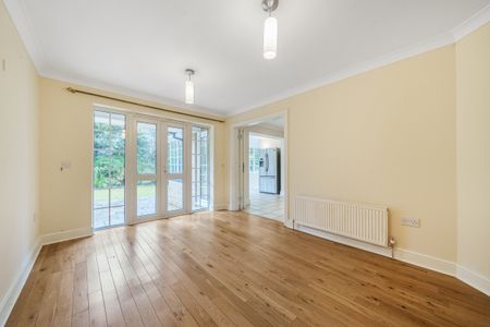 5 bedroom detached house to rent - Photo 2