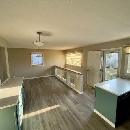 A/C Lynnwood Bungalow - Double heated garage! - $2390 - Photo 4