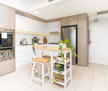 One Bedroom Apartment with multi-purpose room - Photo 3