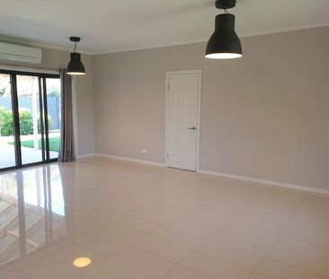 A stunning modern 4 bedroom home with room to move. - Photo 1